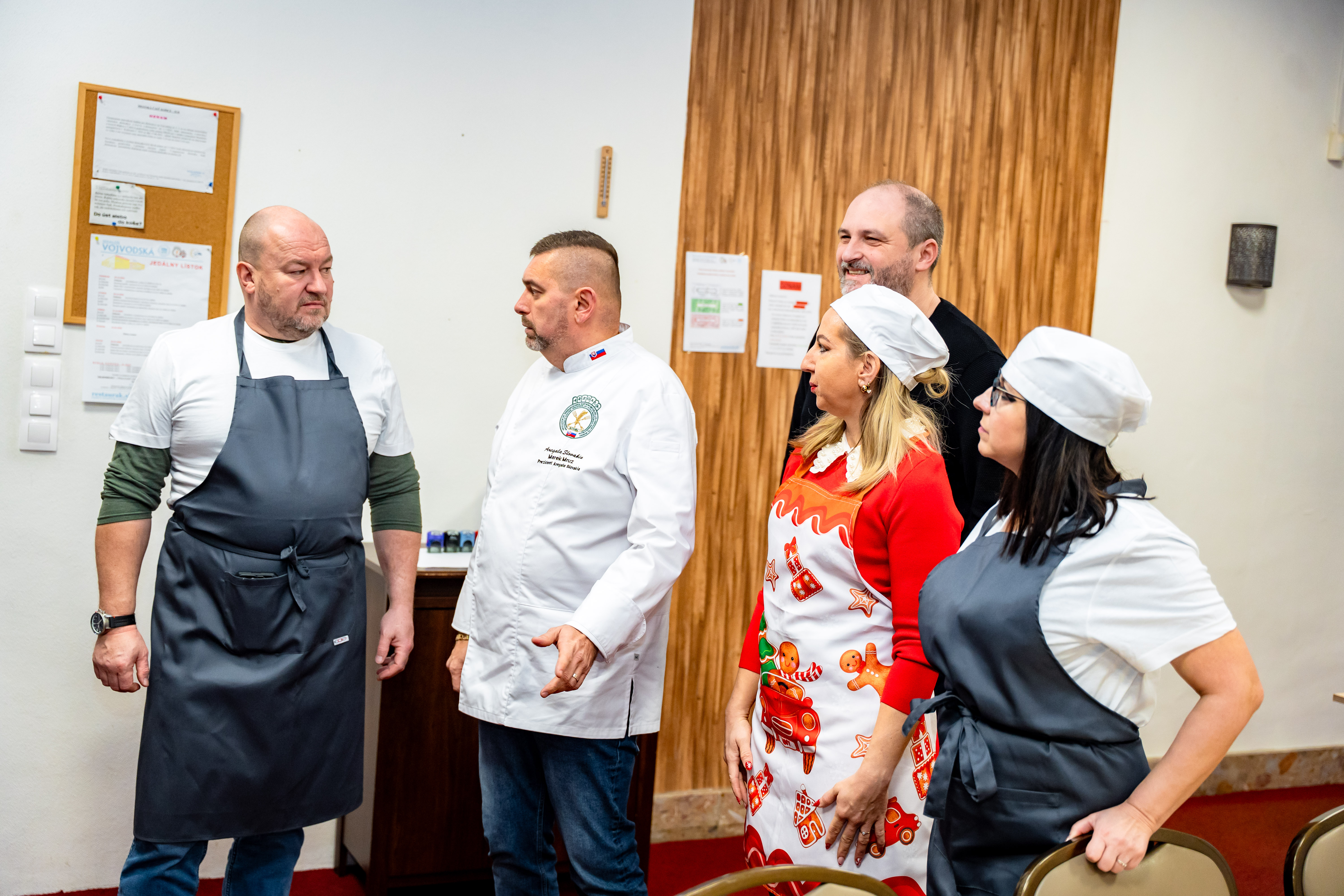 Tradicne charitativne podujatie Vianocne varenie pre seniorov-8